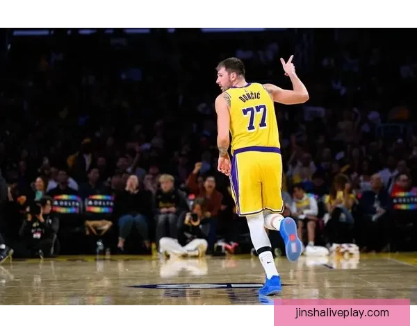 林书豪解析东契奇进攻特点偏爱左侧单打与标志性后撤步技巧